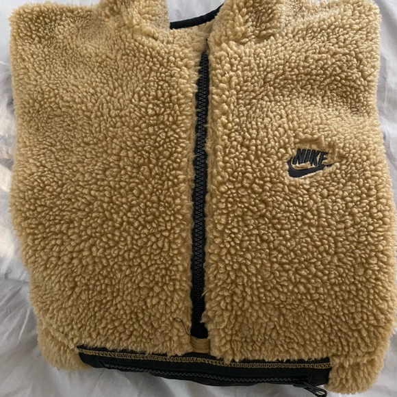 Nike Sherpa 1/2 Zip Pullover. Warm, lined, like new, Men Small but runs medium. - Picture 8 of 9